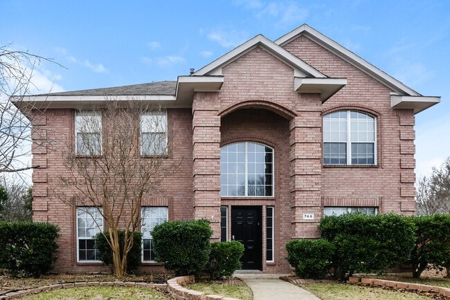 Building Photo - 744 Teresa Dr