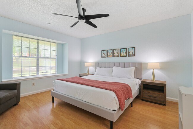 Building Photo - 2502 High Hollow Dr