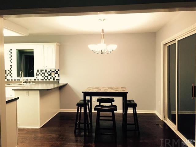 Foto del edificio - 9119 Whispering Woods Dr