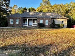 Building Photo - 1940 Streamwood Dr