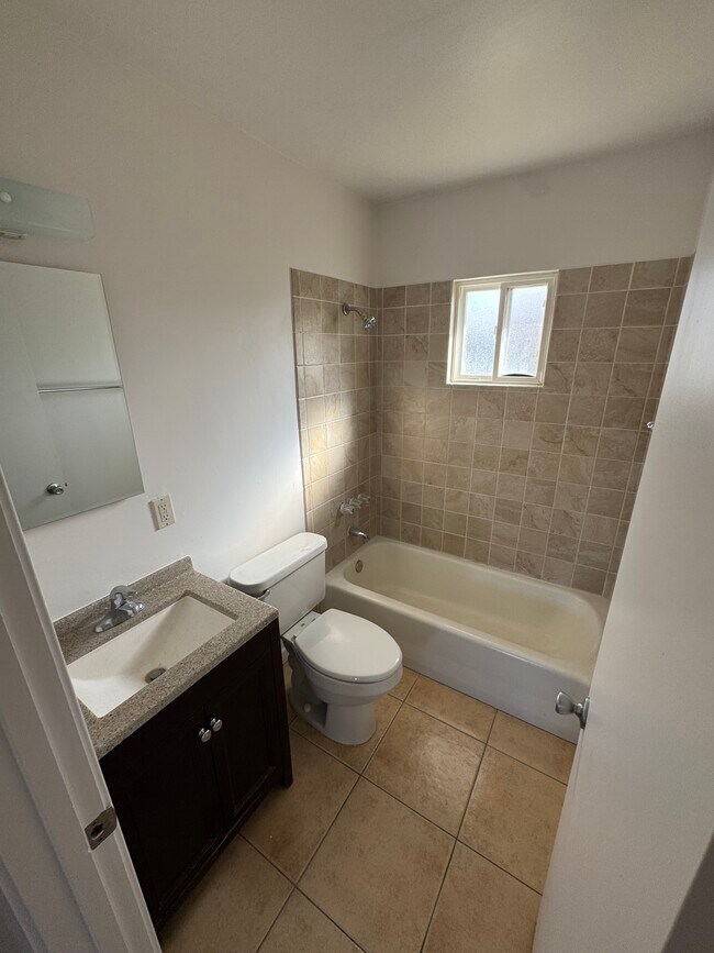 baño - 2036 Bowling Green Drive