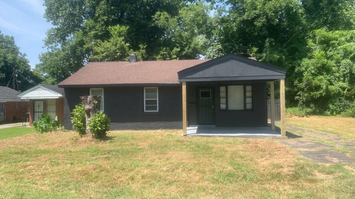 Primary Photo - 1497 S McLean Blvd