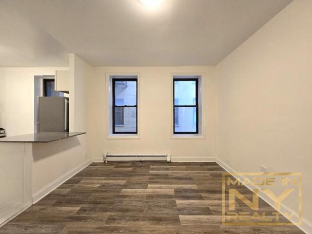 Foto del edificio - 1 bedroom in ASTORIA NY 11102