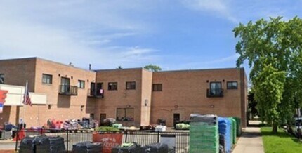 Building Photo - 5911 N Northwest Hwy