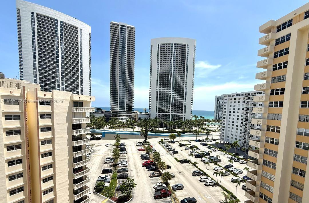 Foto principal - 1817 S Ocean Dr