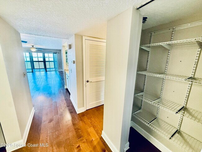 Foto del edificio - 250 S Sykes Creek Pkwy