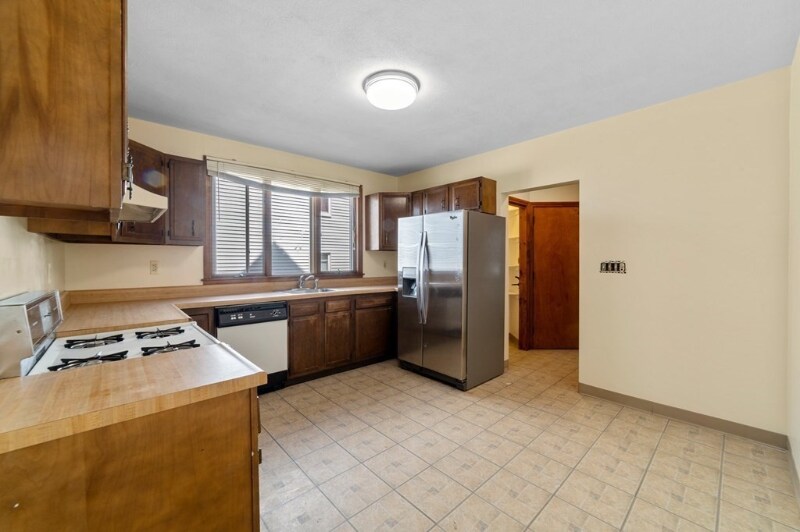 316 Fayette St Unit 2, Quincy, MA 02170 Apartment for Rent in Quincy