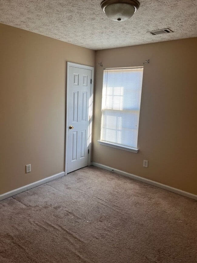 Foto del edificio - Home in Locust Grove