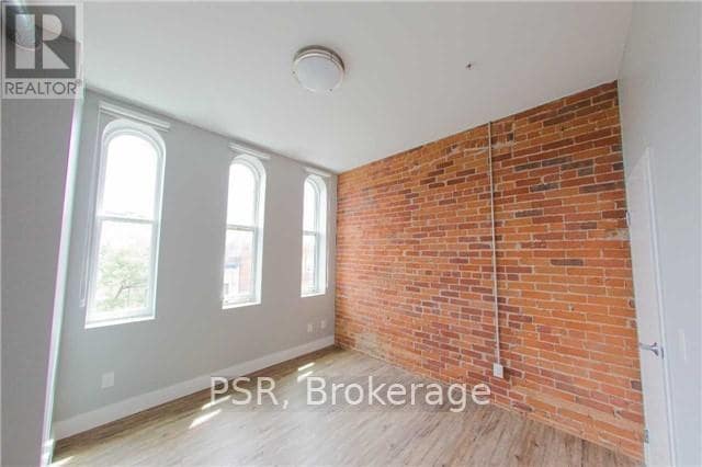 Building Photo - 2870 Dundas St W