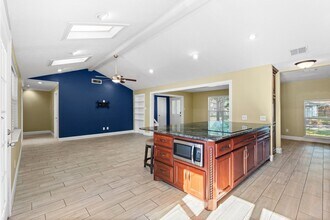 Building Photo - 3010 Westerland Dr