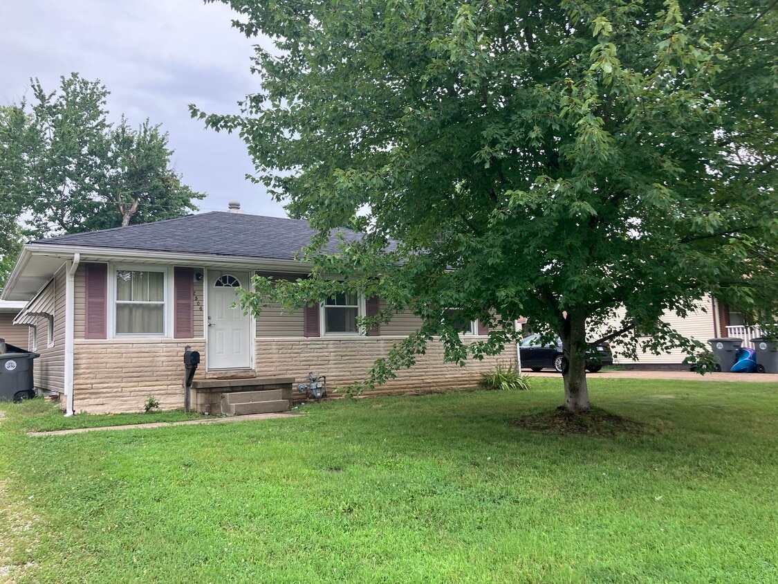 Foto principal - 2506 E Missouri St
