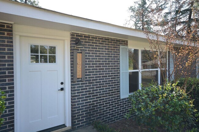 Foto del edificio - 4 Bed/3 Bath home w/fenced yard in Augusta - Available December 5, 2025