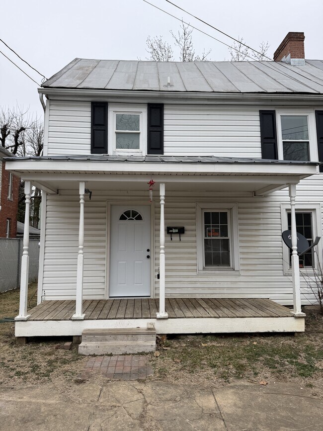 Building Photo - 113 E Addition St