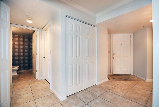 Building Photo - 3 bedroom  three bath