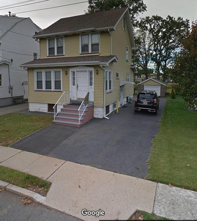 Building Photo - 18 Chamberlain Ave