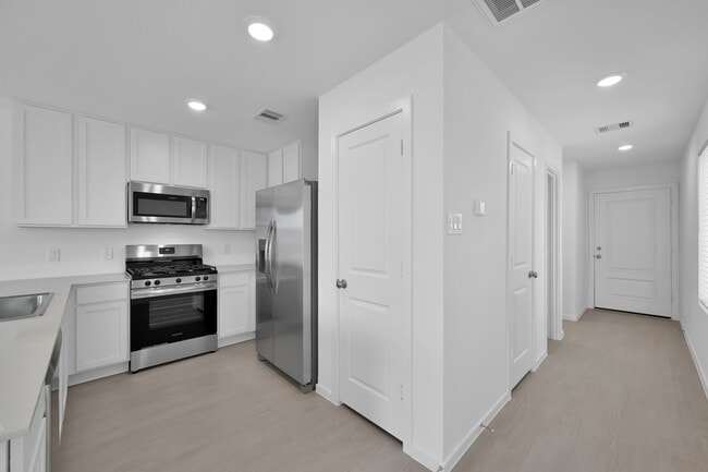 Building Photo - 18271 Via Aurelia Dr