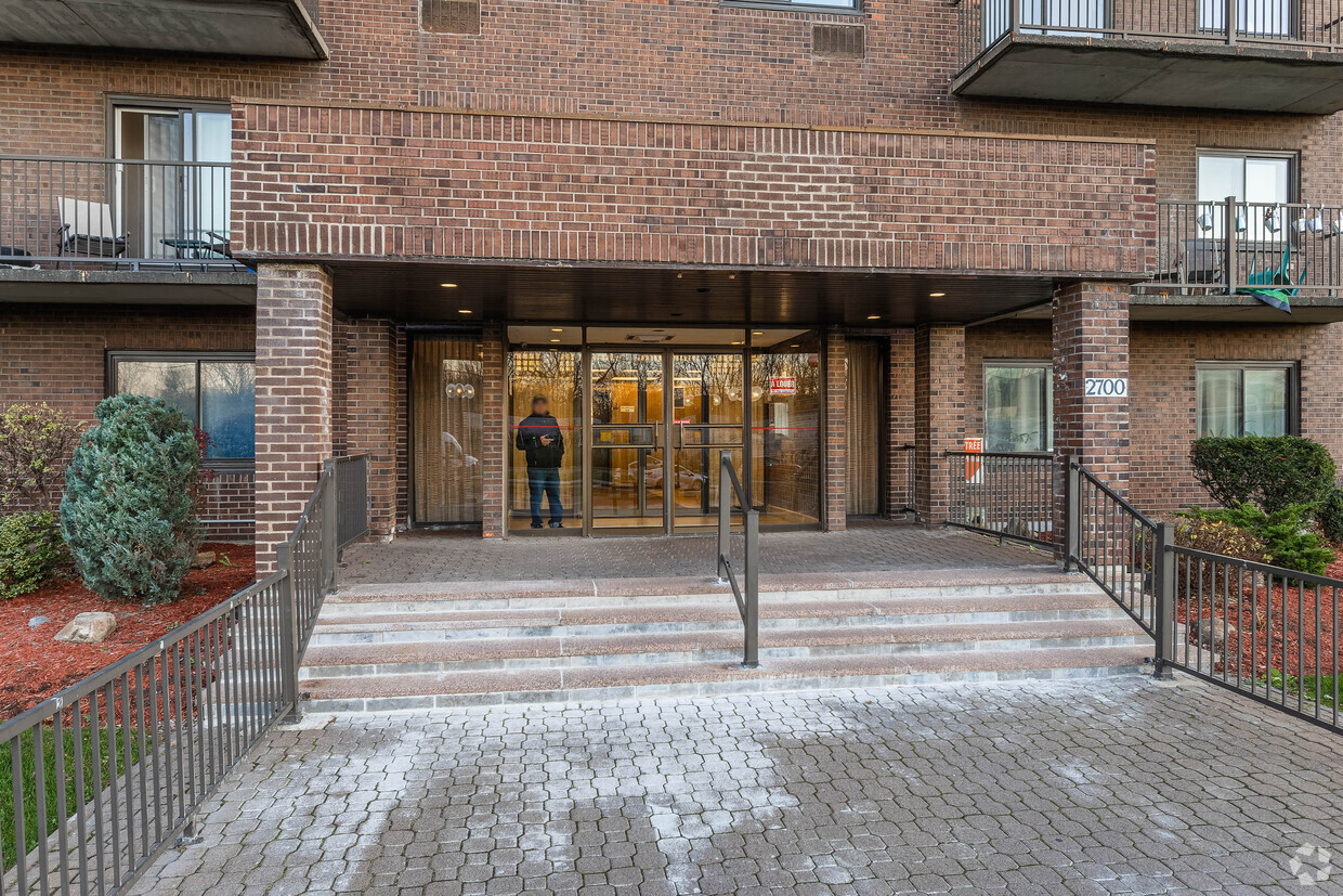 Building Photo - 2700 Thimens