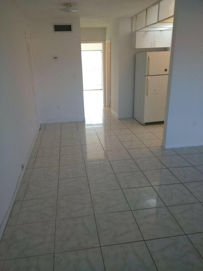 Foto del edificio - 301 NW 177th St