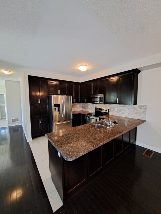 Photo du bâtiment - 1 Cedar Lake Cres