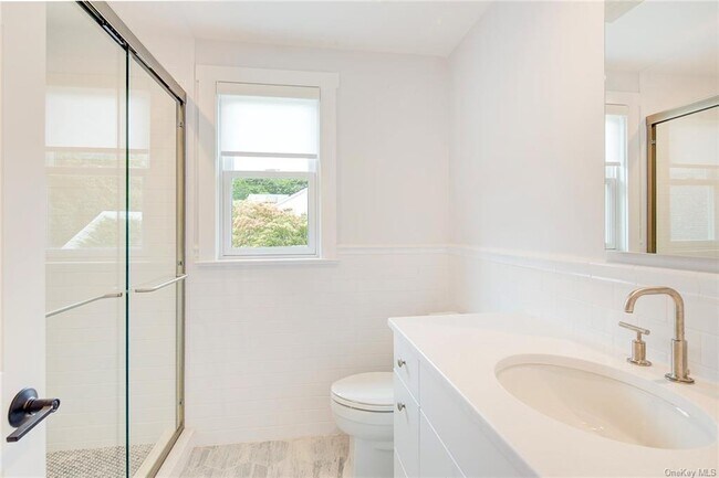 Building Photo - 19 New St