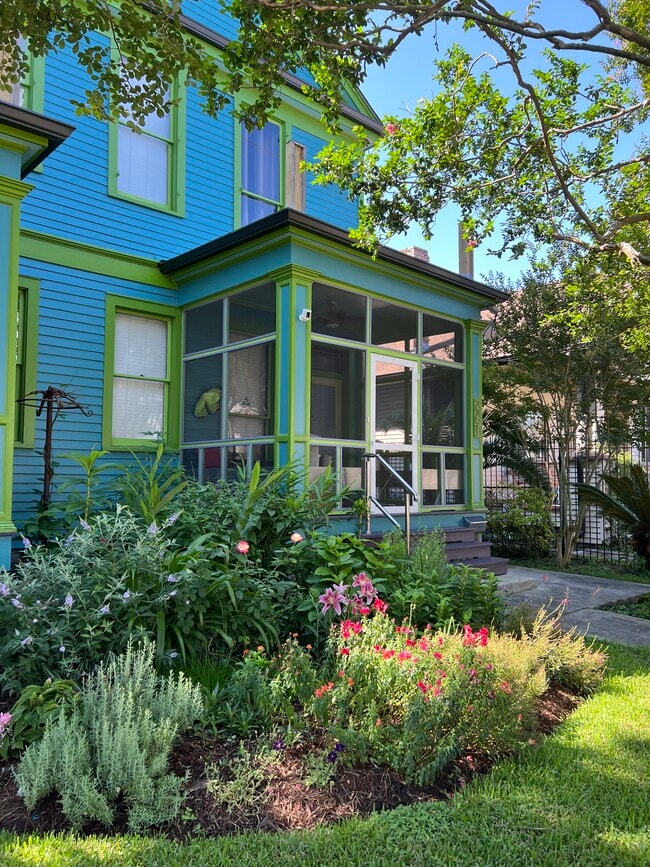 Building Photo - 2251 Cambronne St