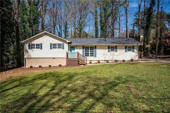 Building Photo - 405 Concord Woods Dr SE