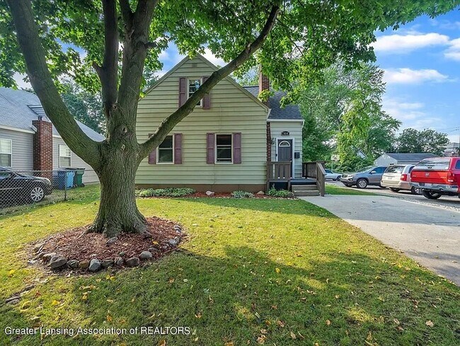 Building Photo - Move-In Ready 3 Bed, 2 Bath in Lansing (Section 8 Approved)