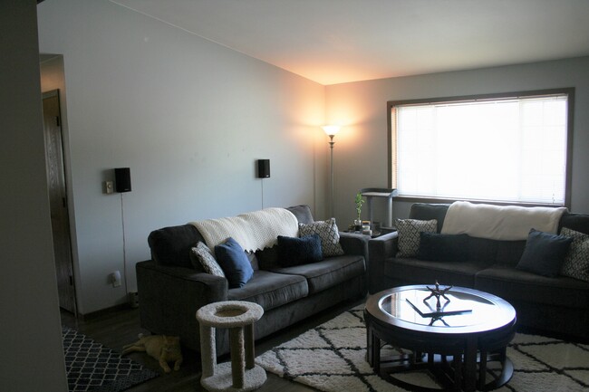 Building Photo - 1147 Vogt Dr
