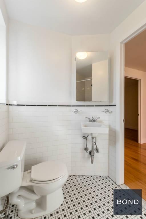 Building Photo - 273 Mott St