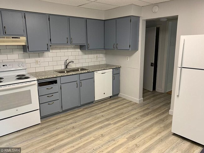 Building Photo - 513 Winslow Ave