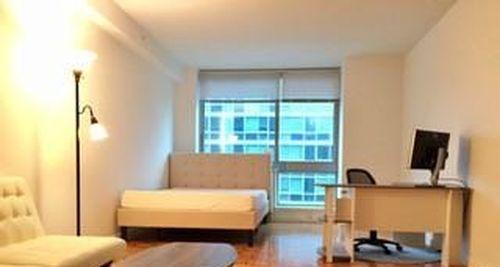 Foto del edificio - 445 W 37th St