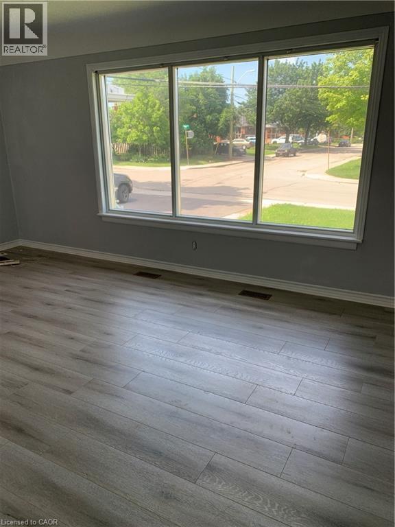 Photo du bâtiment - 132 Howe Ave