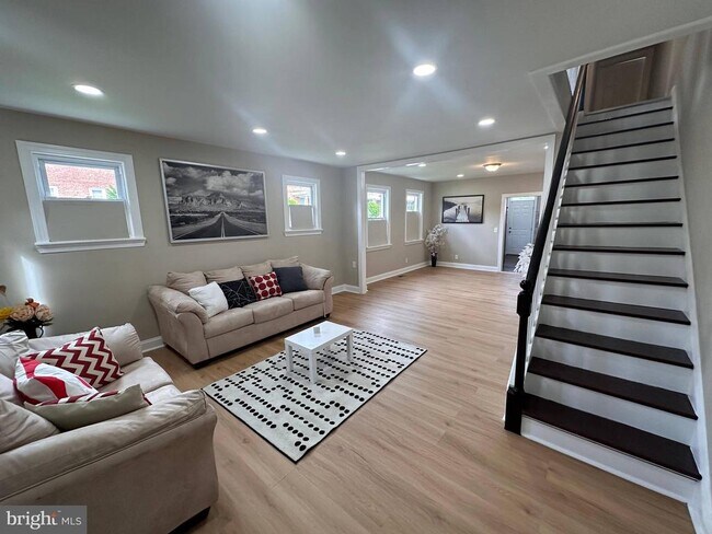 Building Photo - 2800 Erdman Ave