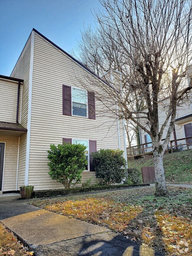 Building Photo - 921 Kingsbury Dr
