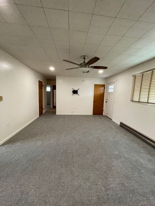 Building Photo - 2 bd., 1 bath with extra bonus finished ba...