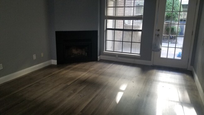 Living room - 6108 Abrams Rd