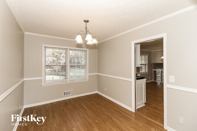 Building Photo - 2145 Pine Point Dr