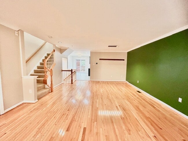 Building Photo - Don't miss the opportunity!
