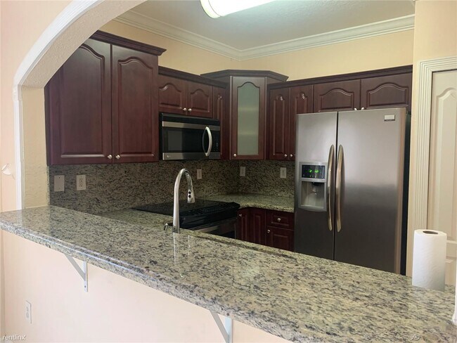 Building Photo - 3 br, 2.5 bath  - Pembroke Falls