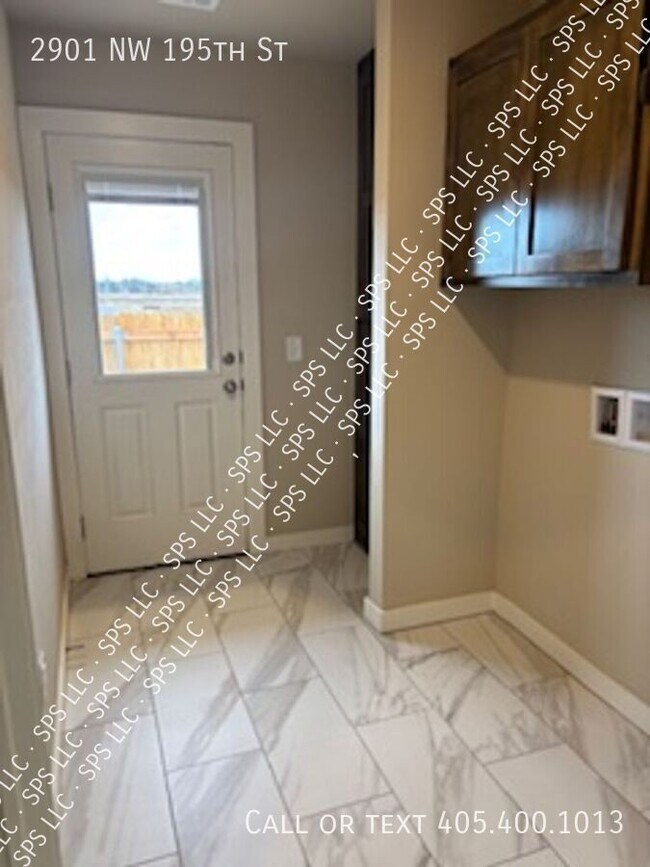 Building Photo - 2901 NW 195th St