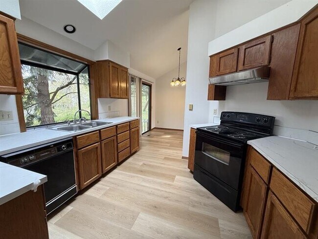 Foto del edificio - 17565 NW Woodmere Ct