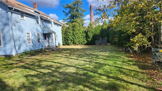 Building Photo - 8-8 Oak St