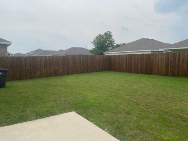Foto del edificio - 10304 Holy Cross Ln