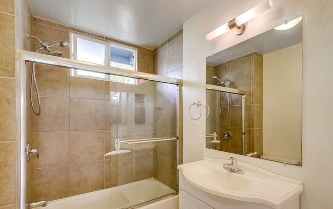 Foto del edificio - 561 Marine St