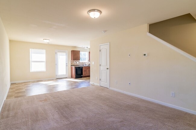 Building Photo - Conveniently Located Phenix City Home 3/2.5