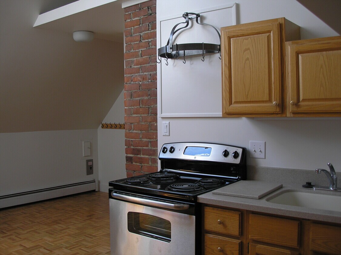 Primary Photo - 212 E William St