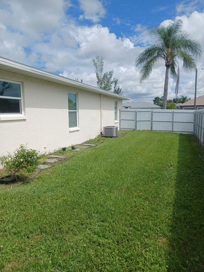 Foto del edificio - 1104-1104 SW 15th Terrace