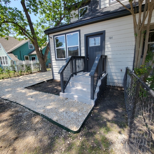 Photo - 647 Hammond Ave Apartment