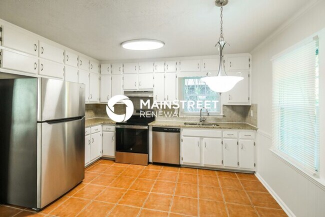 Foto del edificio - 4 Bedroom Pet-Friendly Home in CONYERS, GA...