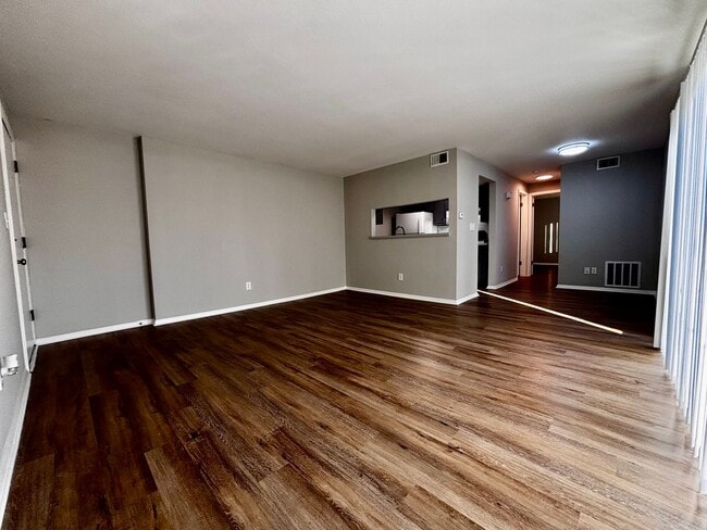 Building Photo - Spacious One Bedroom Located in Kettering ...
